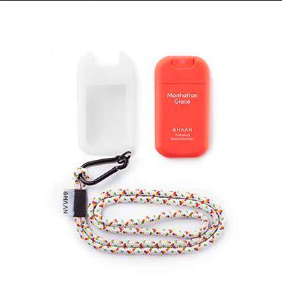 HAAN Desinfectante de Manos Dispensador + Accesorio para Colgar | Higienizante e Hidratante en Spray | Dispensador Recargable | Cordón y Funda para Colgar en el Cuello | 30 ml | Manhattan